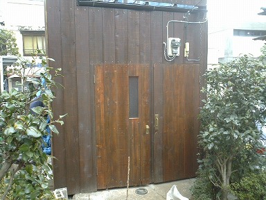 ドアに色がつきました